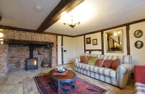 Cookley Casa | Church Farmhouse, Cookley