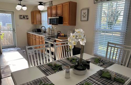 Church Hill Casa | Church Hill Fenced Pet Friendly One Level King Suite + 2 Queen Bedrooms
