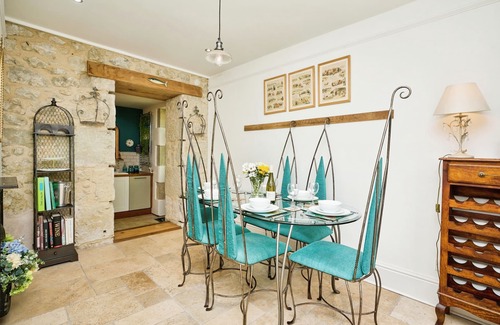 Bonchurch Cabaña | Church House - sleeps 6 guests in 3 bedrooms