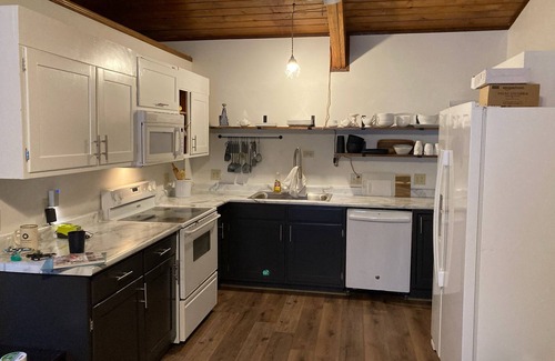 Kirksville Casa | Church House - vaulted ceilings near ATSU/TSU/NRMC