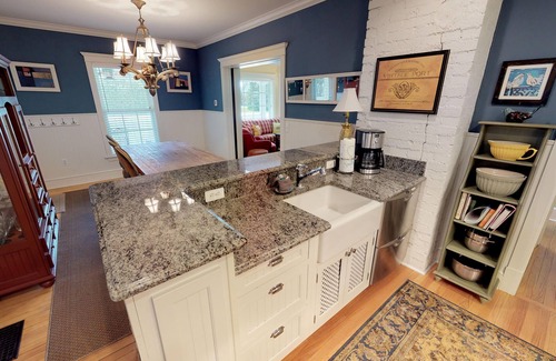 Harbor Springs Casa | Church Street Home - 2 Blocks to Shops and Dining