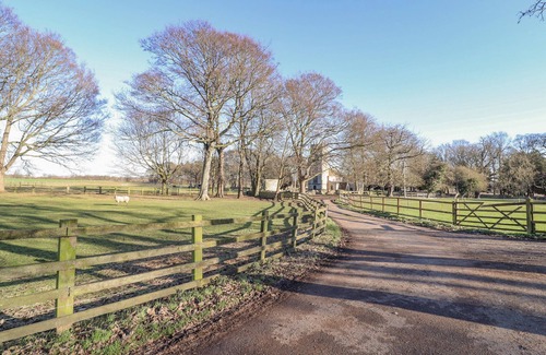 Loversall Cabaña | Church View Cottage