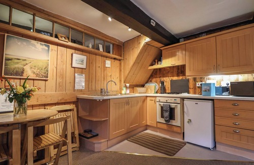 Lyme Regis Cabaña | CHURCH VIEW, family friendly, country holiday cottage in Lyme Regis