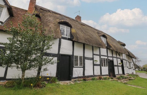 Welford on Avon Casa | Church View