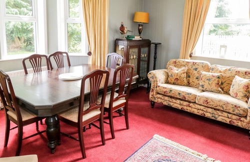 County Mayo Cabaña | CHURCHFIELD HOUSE, family friendly in Crossmolina, County Mayo