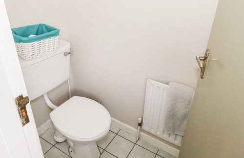 County Mayo Cabaña | CHURCHFIELD HOUSE, family friendly in Crossmolina, County Mayo