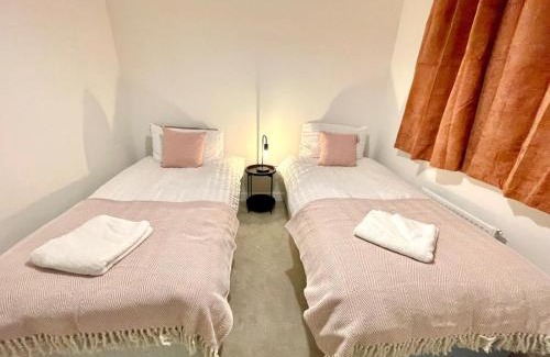 Twigworth Apartamento | Churchill House 3 Bedroom Sleeps 6 Free Parking