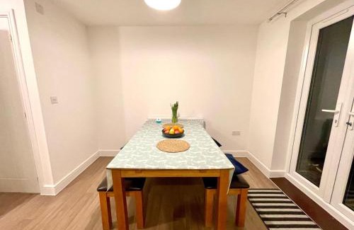 Twigworth Apartamento | Churchill House 3 Bedroom Sleeps 6 Free Parking
