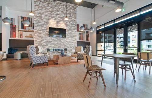 Menlo Park Apartamento | Churchill Living at Anton Menlo