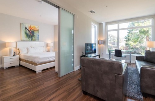 Shoreline West Apartamento | Churchill Living Montrose