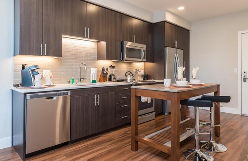 Shoreline West Apartamento | Churchill Living Montrose