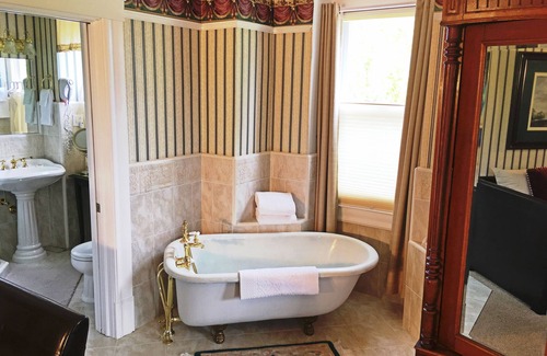 Napa Cama Y Desayuno | Churchill Manor B&B