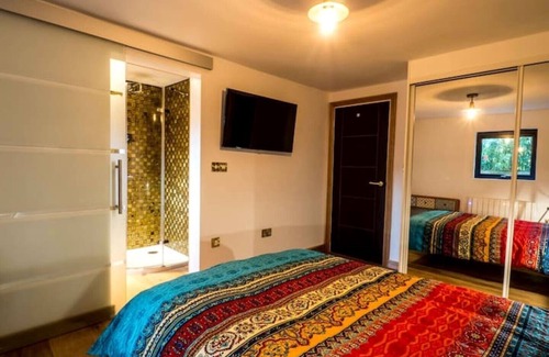 St. Agnes Cabina | Chy Glynn. Luxury lodge with hot tub and views.
