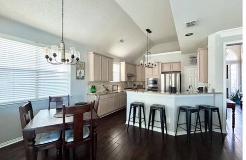 Southeast Arlington Casa | Ciao Bella! KING/Queen Beds, Pool/Spa-Spacious 2 story home centrally located!