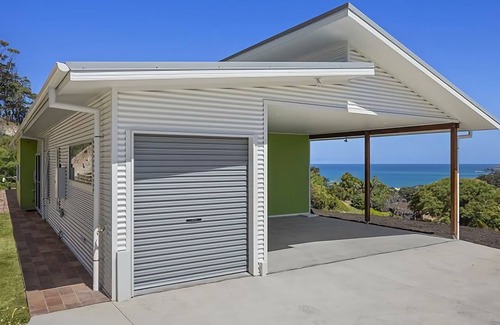 Korora Apartamento | Ciao Korora The Classic, luxury studio with magnificent ocean views.
