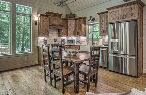 Ellijay Cabina | Cider Mill House overlooking private stream w/ firepit