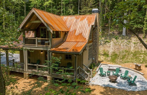 Ellijay Cabina | Cider Mill House overlooking private stream w/ firepit