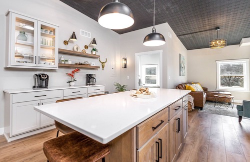 Galena Apartamento | Cider Sips & Cozy Nights @ Gazette Suites on Commerce St! Dedicated Parking!