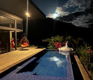 Savegre Casa | Cielo Rojo