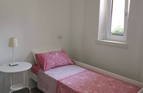 Policastro Bussentino Casa | Cilento, 5 camas cerca del mar en una villa con jardín.