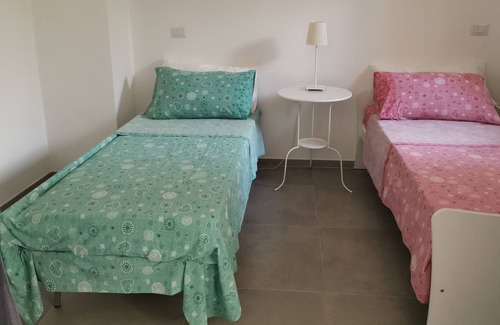 Policastro Bussentino Casa | Cilento, 5 camas cerca del mar en una villa con jardín.