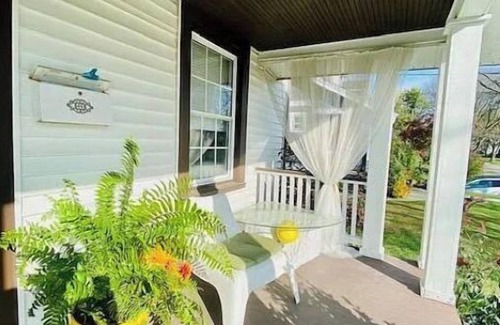 Wyoming Apartamento | Cincinnati Oasis Hot tub/Pool