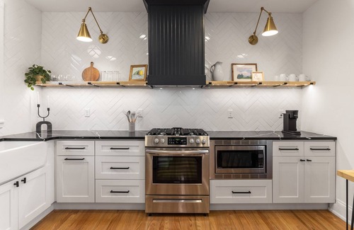 Walnut Hills Casa | Cincy Historic Gem: Sleeps 20 (5Min to Downtown & 40 Min to Ark)