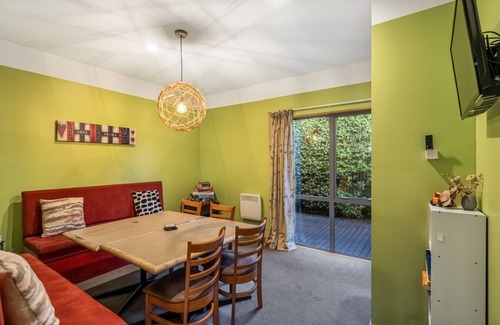 Linwood Casa | Kiwiana-6BD-Cinema-GamesRoom