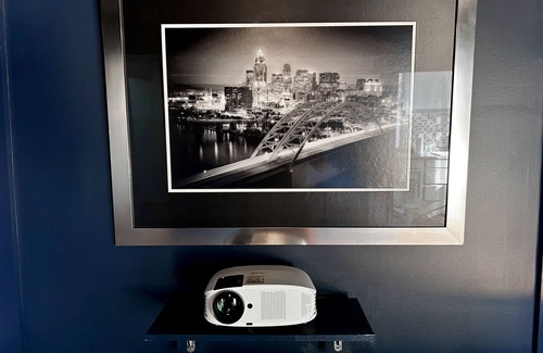 West Price Hill Apartamento | Cinematic Queen City Suite-10 Mins to Downtown
