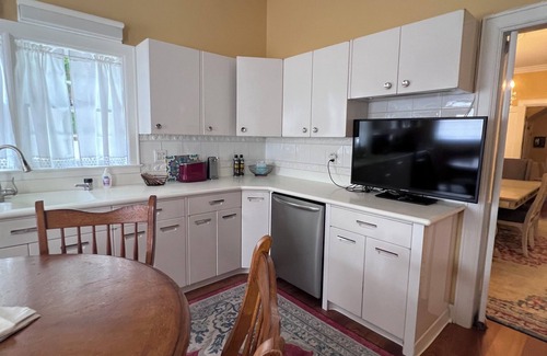Ashland Casa | Circa 1891 Historic Governors Inn now available for private stays or events