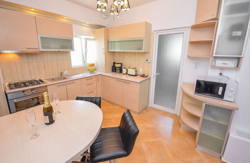 Bucharest City-Centre Apartamento | Cismigiu Apartment - Cismigiu Gardens