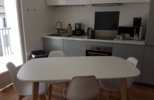 Carcassonne Apartamento | CITE de CARCASSONNE Gîte Les 3 Tours 2, 99 rue Trivalle