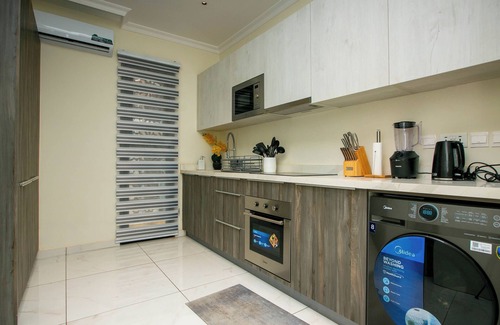 Labadi Apartamento | Citrine Court