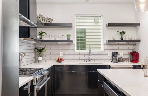 Talbot's Corner Cabaña | Citrine-private Patio & Balcony-near Germantown