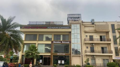 Vrindavan Casa | Citrine Villa and Resort Vrindavan Luxury Rooms and Villas near Prem Mandir