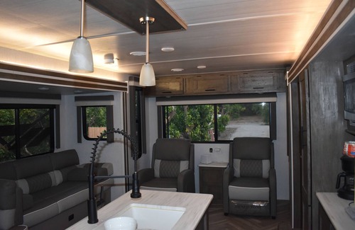Temecula Casa | Citrus Grove in Temecula Wine Country - Resort like accommodations with Jacuzzi