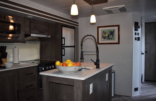 Temecula Casa | Citrus Grove in Temecula Wine Country - Resort like accommodations with Jacuzzi