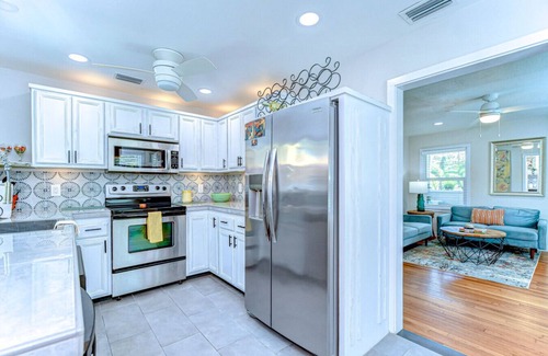 Dunedin Casa | Citrus Haven 2/1 in Dunedin Close to DT w backyard