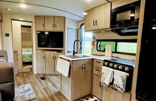 Goldston Casa | City-Accessible Camper