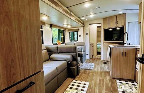 Goldston Casa | City-Accessible Camper