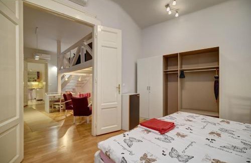 Ujlipotvaros Apartamento | City and Calmness