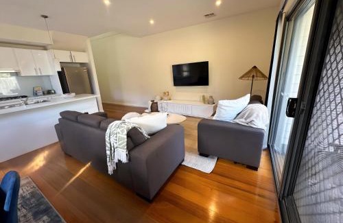 Altona North Casa | City & Beach Retreat