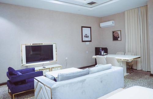 Oba Ile Hotel | City Center Akure