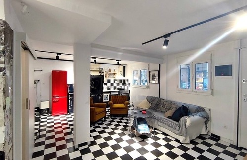 Thessaloniki Apartamento | City Center Artistic Loft,3 minutes from Thessaloniki’s Waterfront. Pet friendly