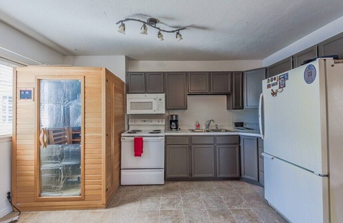 South Salt Lake Casa | City Center Charm: Pet-Friendly 1-BR with Sauna