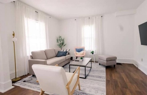 Wausau Casa | City Center Cozy Cottage 2 beds 2 baths