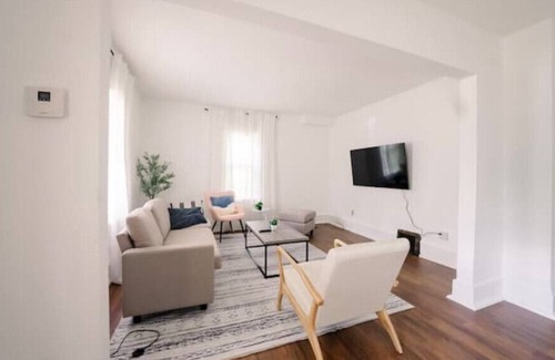 Wausau Casa | City Center Cozy Cottage 2 beds 2 baths