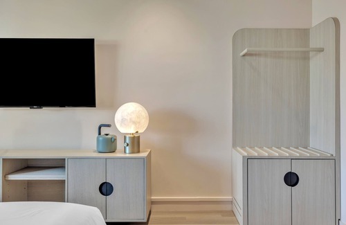 East Village Hotel | City Center Hotel by Kasa