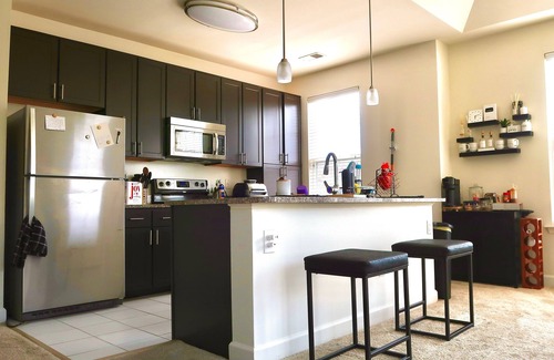 Huntington Apartamento | City Center Luxe Apt PS5 Fast Streaming metro access more