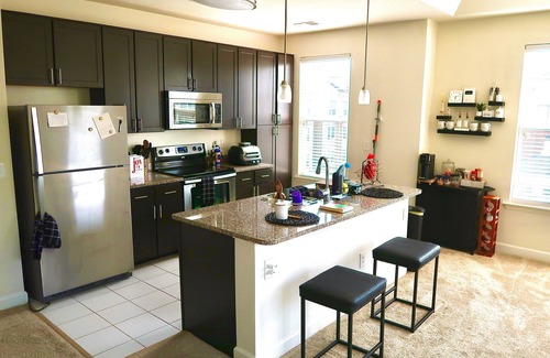 Huntington Apartamento | City Center Luxe Apt PS5 Fast Streaming metro access more